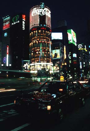 Ginza in Tokio bei Nacht